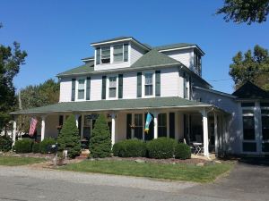 Colonial Beach Plaza Bed & Breakfast