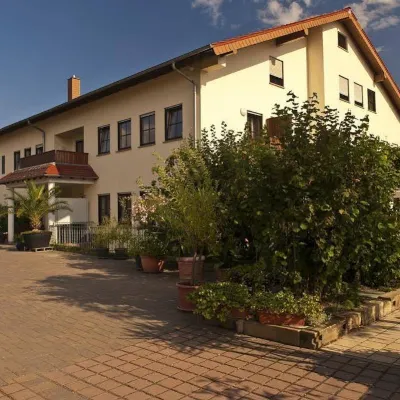 Weingut Sandwiese Winzerhotel Hotels near Cathedral Worms