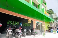 Grand Azizah Makassar RedPartner Các khách sạn ở Panakkukang