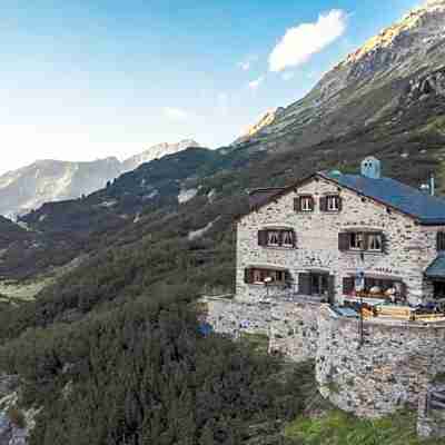 Madrisa Lodge Hotel Exterior