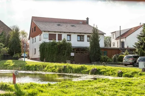 Pension Zum Schwanenteich - Parking