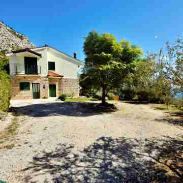 Vesna Hotel Exterior