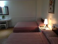 Ridgecrest Gardens Hotel Các khách sạn gần Trung tâm mua sắm Harbor Point