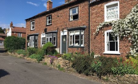 Cosy Lincs Wolds Cottage in Picturesque Tealby - Housity