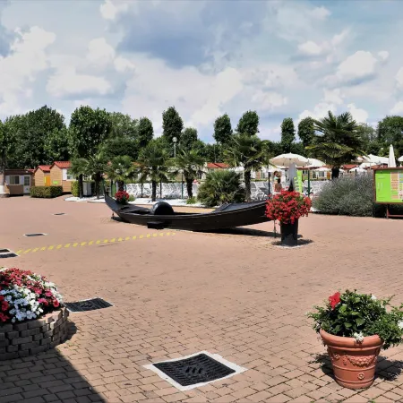 Hu Venezia Camping in Town