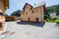 Berghi Hotel and Apartments
