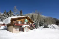 Cottam's Lodge by Alpine Village Suites Hotels in Red River
