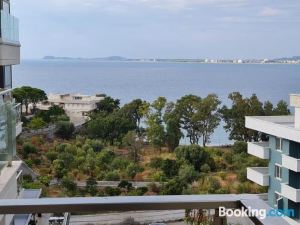 Holiday One Bedroom Sea View Apartment Vlore