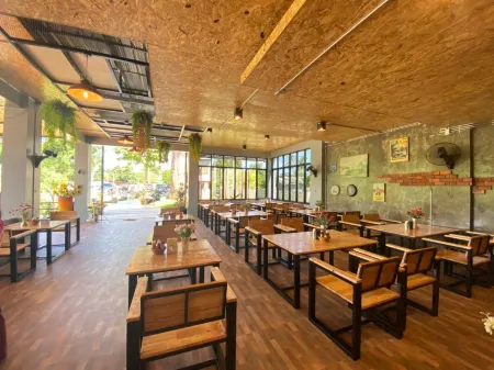 Riverside Hill Resort & Restaurant Отели рядом с достопримечательностью «Sai Yok National Park»