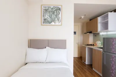 Comfy Studio Apartment with Extra Bed at M-Town Residence Hôtels à : West Pakulonan