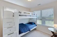 Delightful Pet Friendly Home in Great Location! 4 Bedroom Townhouse by Redawning