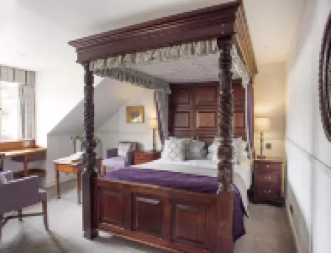 더 로열 캐슬 호텔