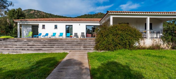 Villa Fautea Отели в г. Дзондза