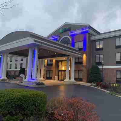 Holiday Inn Express & Suites Kent - University Area Hotel Exterior