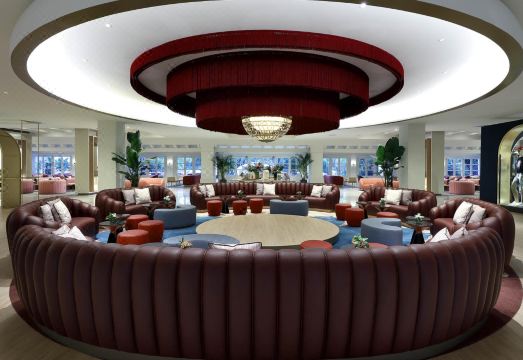 하드 록 호텔 마르베야의 야외 수영장 전경