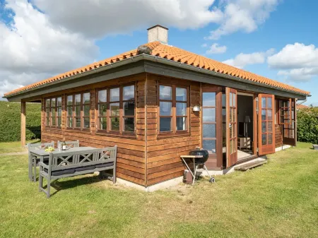 "Botmar" - 10m from the Sea Отели в г. Ullerslev