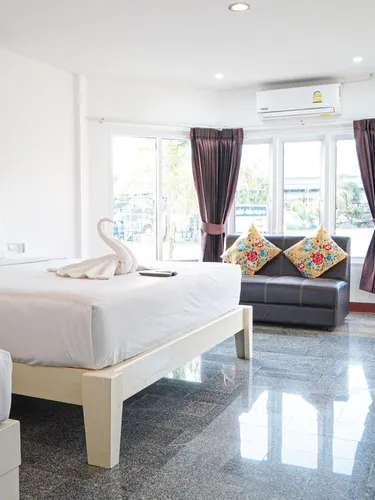 รูปภาพของนคร นอน เล่น (Nakhon Norn Len)