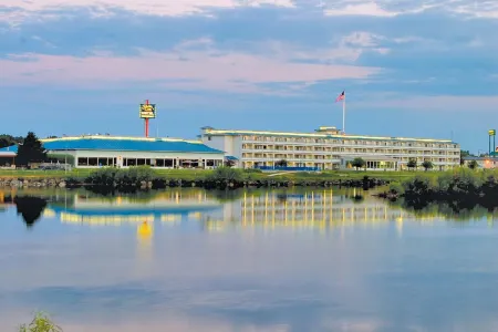 Shilo Inn Suites - Idaho Falls Отели рядом с достопримечательностью «Giant Eagle Waterfall Nest»