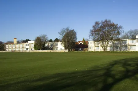 Premier Inn Bristol (Alveston) Отели в г. Falfield