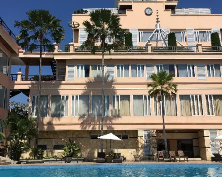 Royal Senyiur Hotel Hotels in Prigen