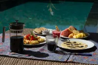 The Beach Villa Hoteles en Sigar Penjalin