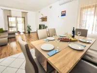 Laura Hotels in Pridraga