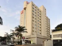 Ibis Santo Andre Отели рядом с достопримечательностью «Sagrada Familia Church»