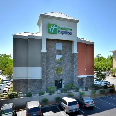 Holiday Inn Express RALEIGH-DURHAM AIRPORT by IHG Hotels near Umstead State Park