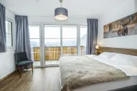 AlpenParks Hotel & Apartment Alpendorf - Pool