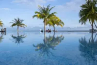Outrigger Maldives Maafushivaru Resort - piscina