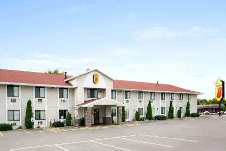 Super 8 by Wyndham Eau Claire WI