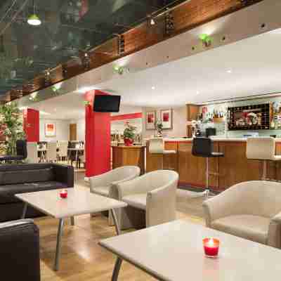 Ramada by Wyndham Hounslow - Heathrow East Fitness & Recreational Facilities