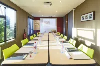 Campanile NATURE - Bordeaux Est Artigues Hotel a Tresses
