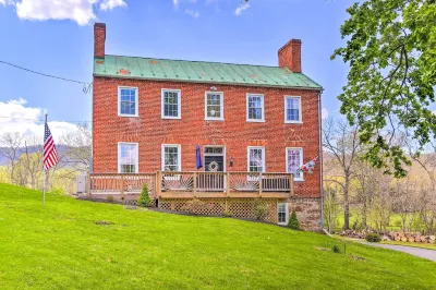 Historic 'Hammond House' w/ Wine Country View! Hotels near Cedar Creek Winery LLC