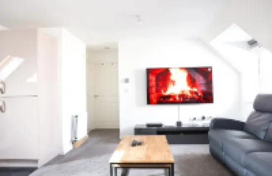 Stunning Two-Bedroom Apartment at A3Ree, Free Parking, Near Cribbs Causeway Mall Hotels in 