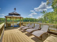 Lakefront Vacation Rental w/ Views & Hot Tub! Hotels in Bracey
