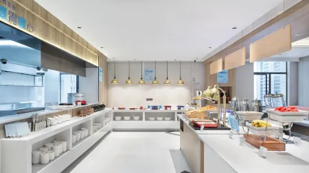 Holiday Inn Express Nanchang  Tengwang Pavilion Отели рядом с достопримечательностью «Qiushui Square»