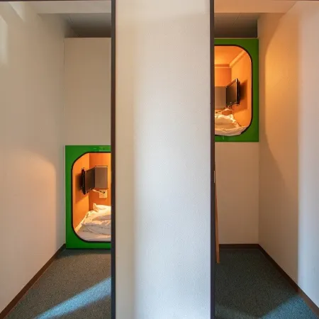 Capsule Hotel New Gloria