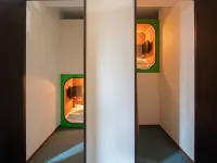 Capsule Hotel New Gloria