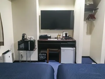 Hotel Live Max Yokkaichi Ekimae Hotel in zona JR Tomidahama station