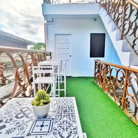 Nomadsmnl Hostel