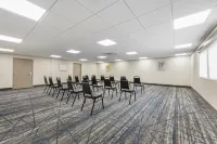 Holiday Inn Express GREENCASTLE by IHG - Parkplatz