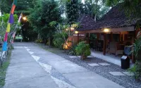 Homestay Tembi Bantul Inline Skating Ring周辺のホテル