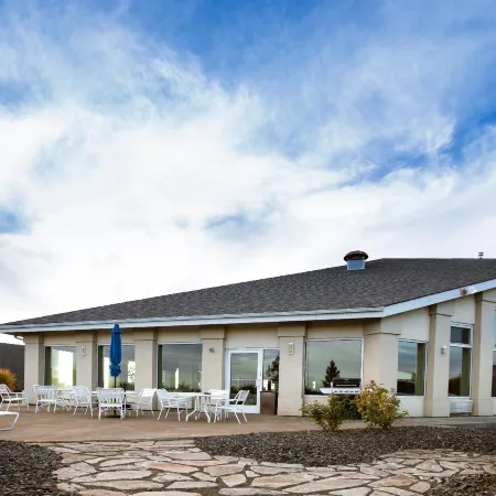 Ten Pin Inn & Suites