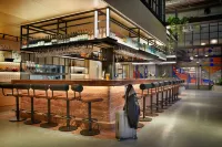 Moxy Sydney Airport - bar