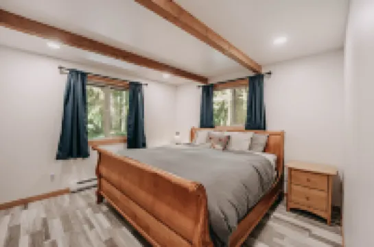 Snowline Cabin #48 - A Classic Family Cabin with an Outdoor Hot Tub!