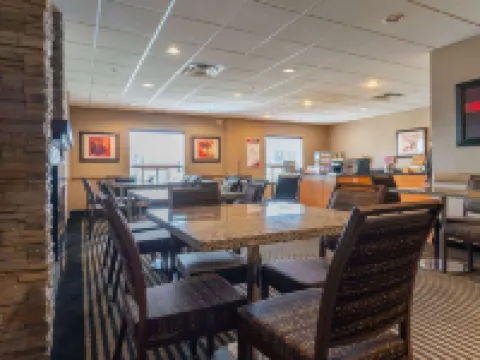 Best Western Plus South Edmonton Inn  Suites โรงแรมในเอ็ดมอนตัน