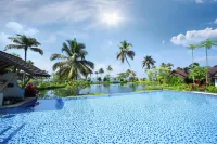 Gokulam Grand Resort & Spa, Kumarakom - Pools