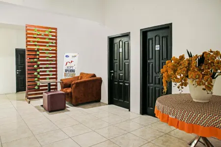 Makarim Guest House Syariah Отели в г. West Kotawaringin Regency