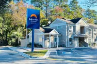 Suburban Studios Abercorn Hotels in Savannah